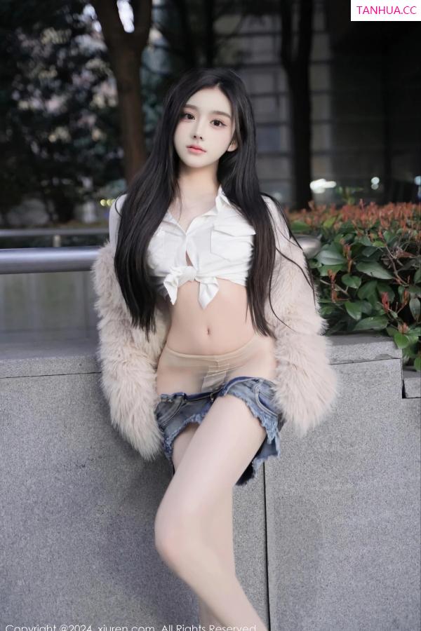   [XiuRen]高清写真图 2024.03.20 No.8261 龙雪儿 清纯美腿第17张图片